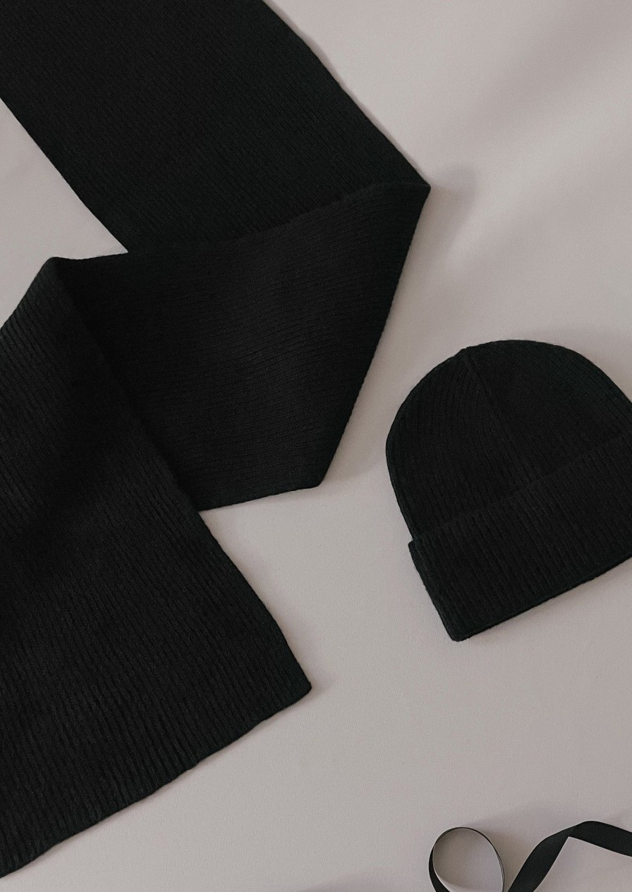 Knitwear Katri Niskanen | Ribbed Cashmere Scarf, Black