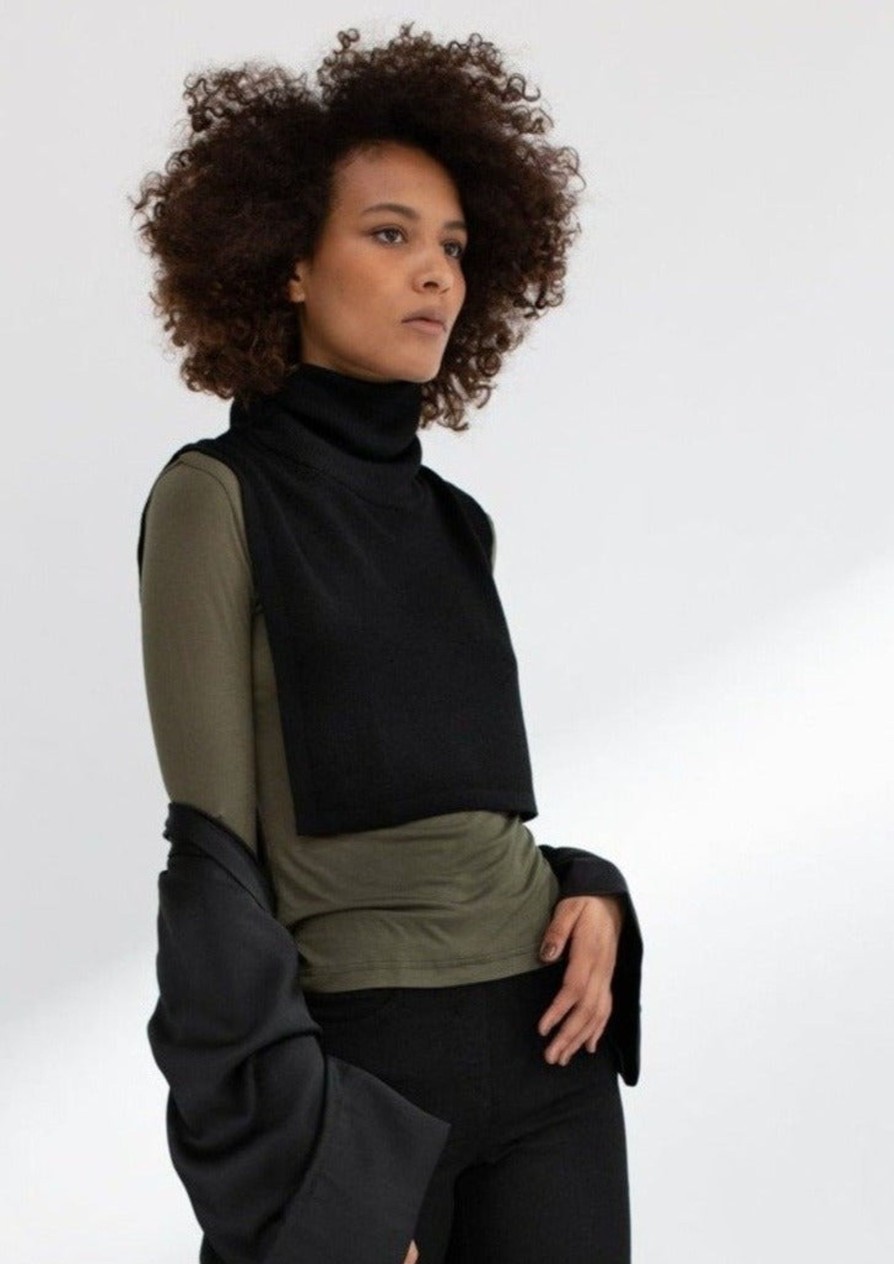 Knitwear Katri Niskanen | Merin Bib Neck, Black